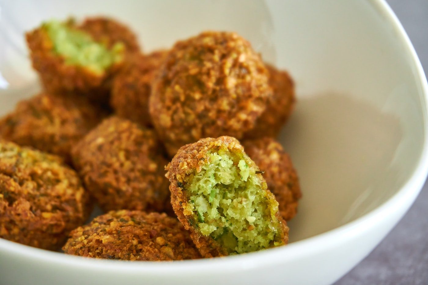 Crispy falafel balls
