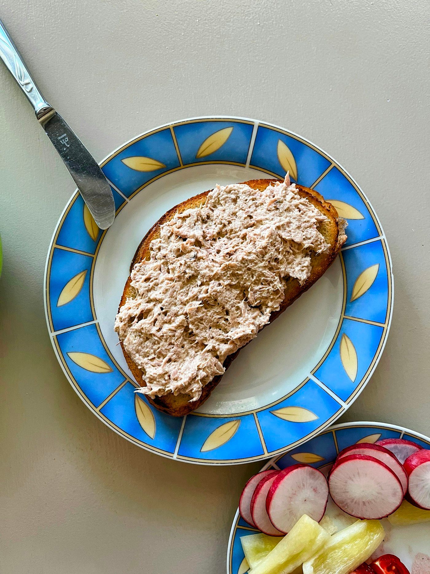 Tuna mayonnaise on toast