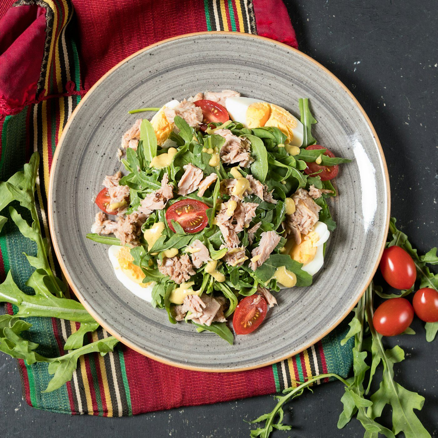 Salade nicoise with tuna and eggs
